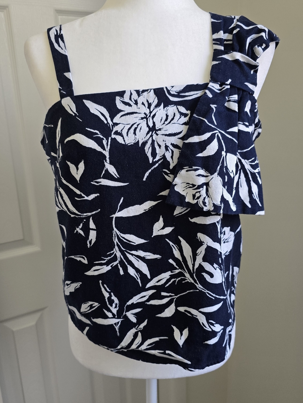 Maeve Navy and White Floral Top Size  Medium